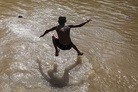 Weather: Hot day in Jammu